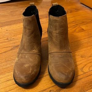 Joan of Arctic wedge II chelsea bootie size 8.